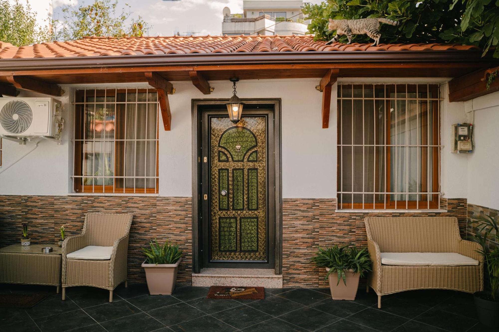 Peaceful Villa In New Bazaar Tirana Bagian luar foto