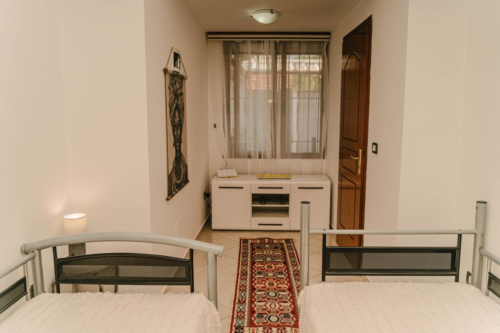 Peaceful Villa In New Bazaar Tirana Bagian luar foto